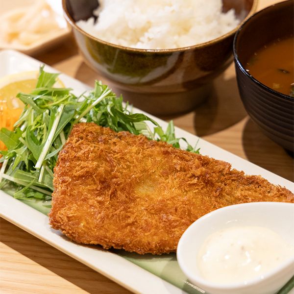 平日限定サービスランチ「アジフライ定食」